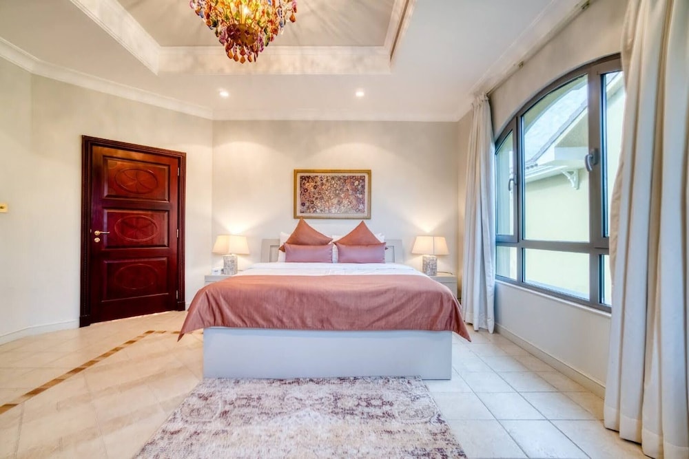Private 5 Bedrooms Villa With Pool