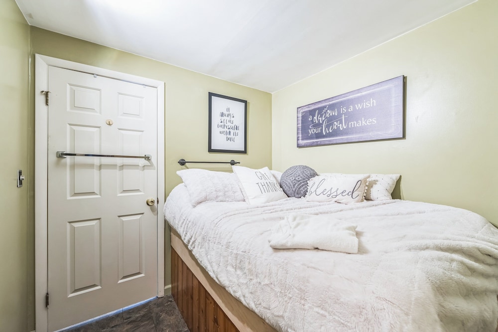 Twister 68i - Mountain Retreat With Stunning Views 3 Bedroom Townhouse by The Summit at Gore Mountain