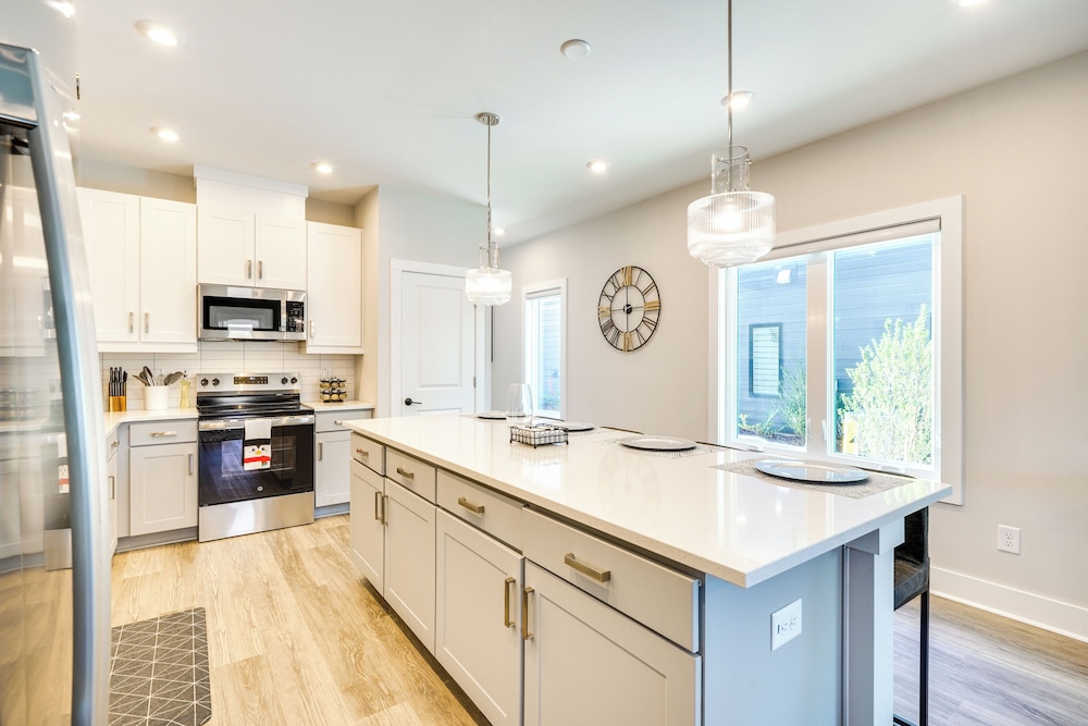 2 Mi to Duke University: Townhome in Durham!