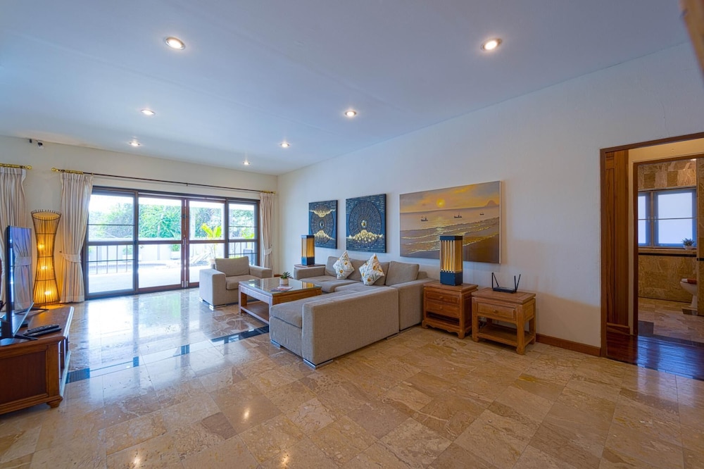 Lovely 3BR Villa in good Location CV3MA