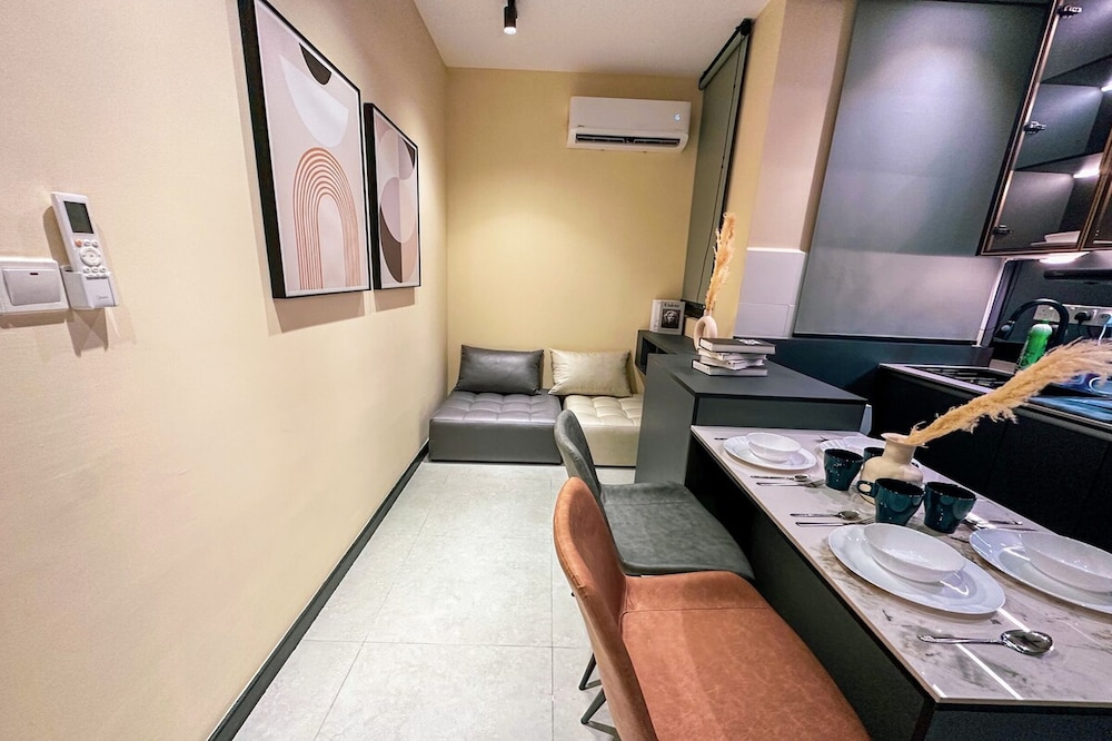 Neu Suites Horizon View Apartments