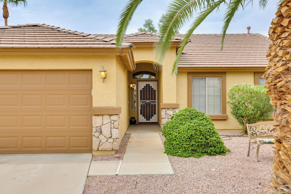 Spacious & Fenced Yard: Relaxing Home in Surprise