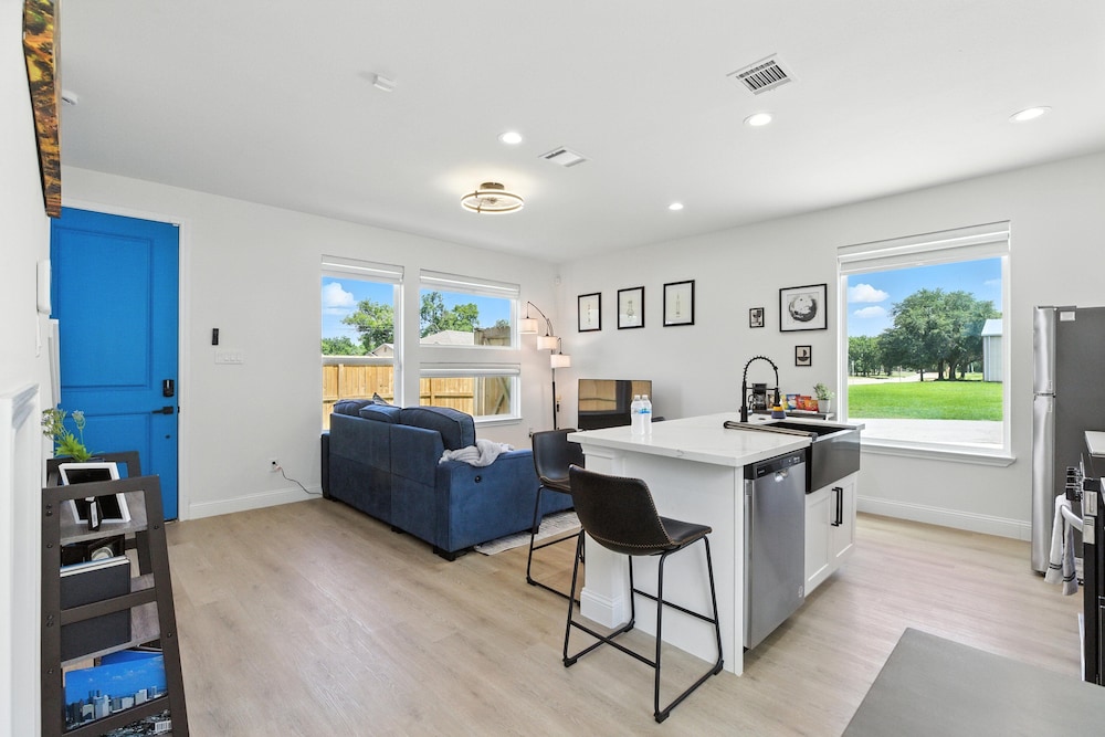 Houston Cozy Retreat 3br 3ba Downtown Views 3 Bedroom Duplex