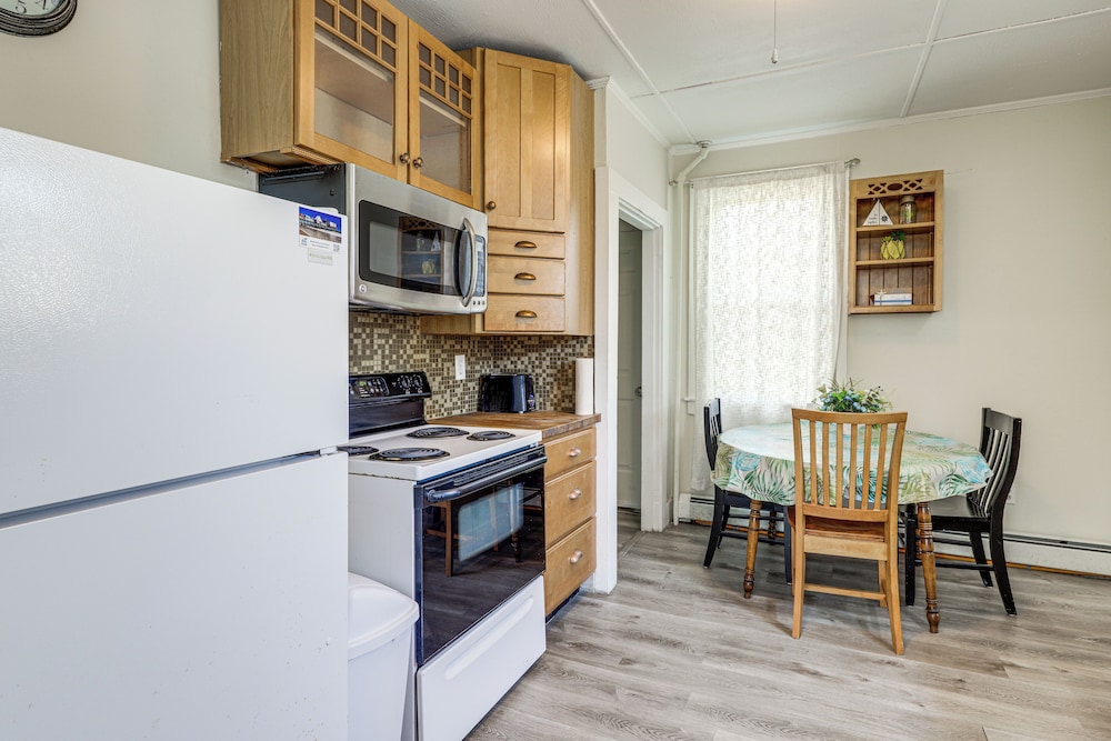 Walk to Pier & Ocean: Apt in Old Orchard Beach!