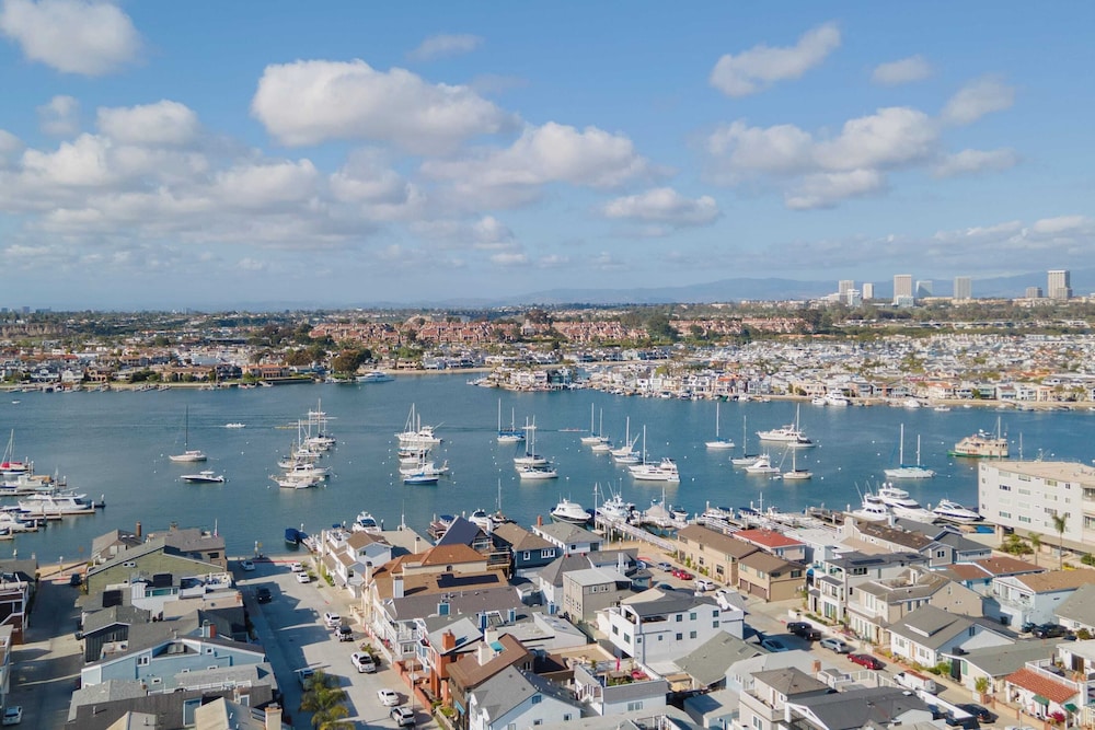 200 East Balboa Oceanview Rooftop Steps to Sand, Pier, Boardwalk & Dining