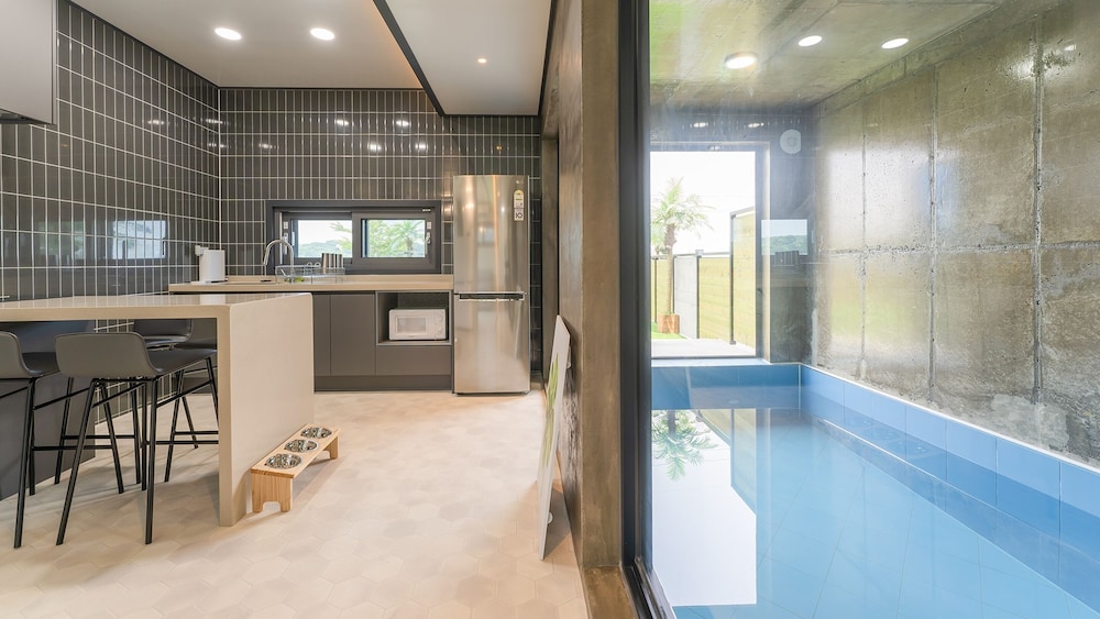Taean Aloha Oe Pet Pool Villa
