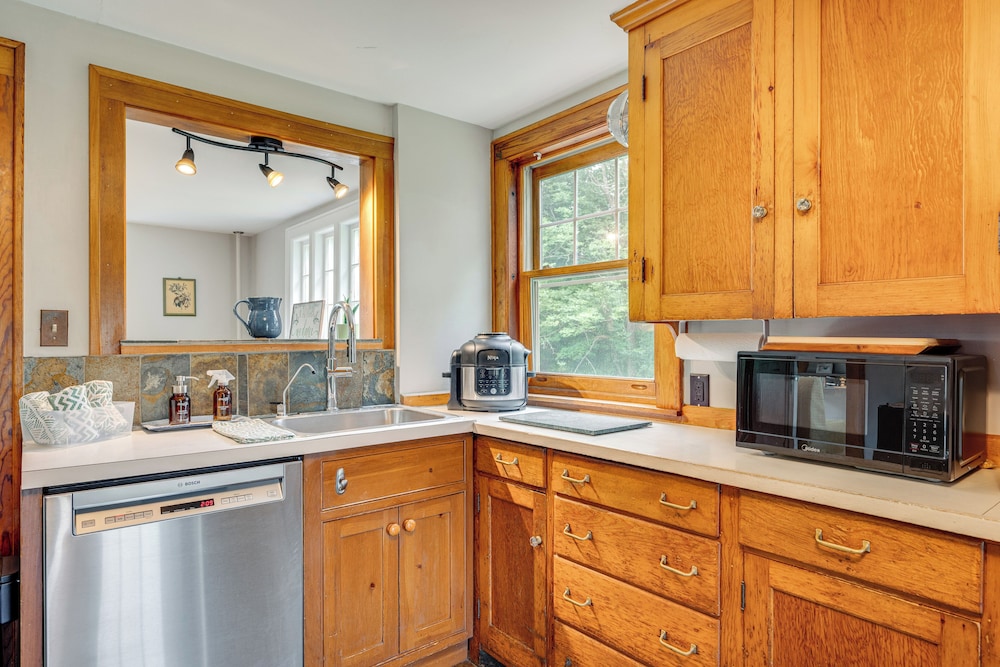 Family-friendly Retreat in Barre: 2 Spacious Decks view 4