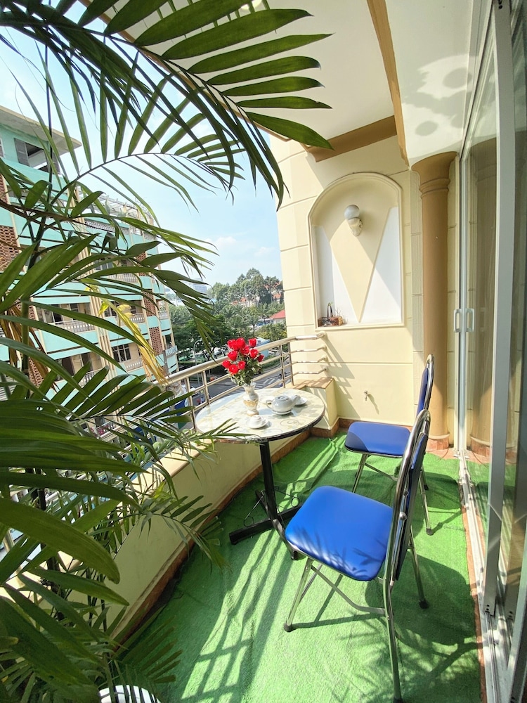 Home Away Do Quang Dau