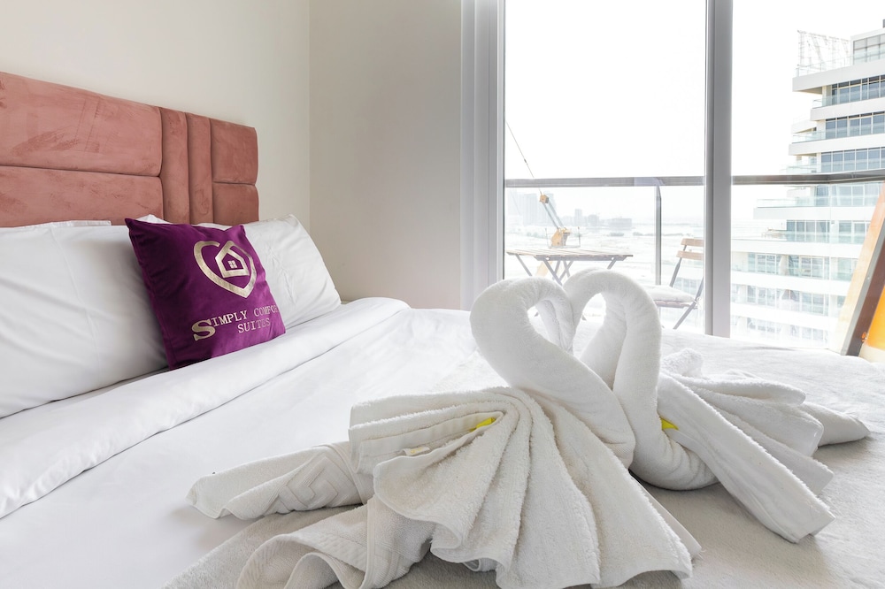 SIMPLY COMFORT Binghatti Gateway Family 2BR with Balcony, Close to Dubai Mall & Burj Khalifa