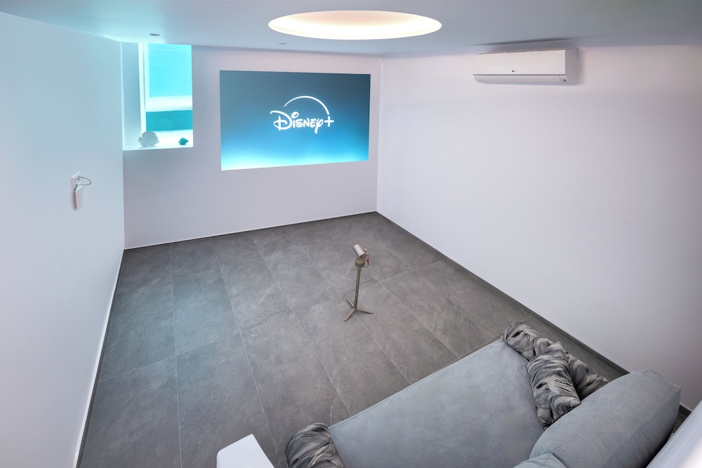 Felicity Cave Suites - Santorini