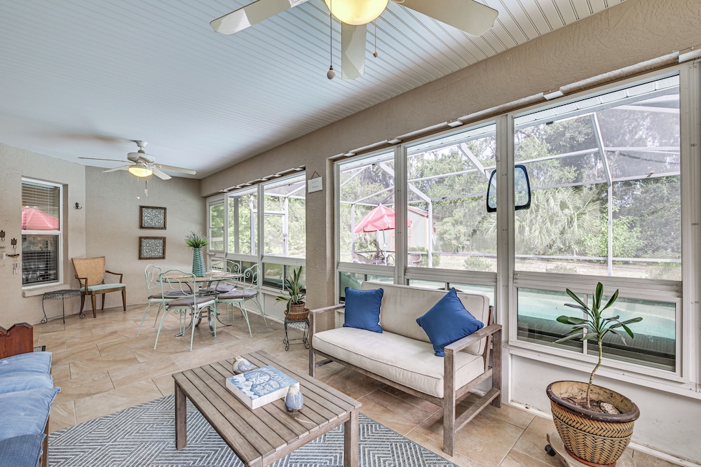 Dog-friendly Home, Lake Henderson Across Street!