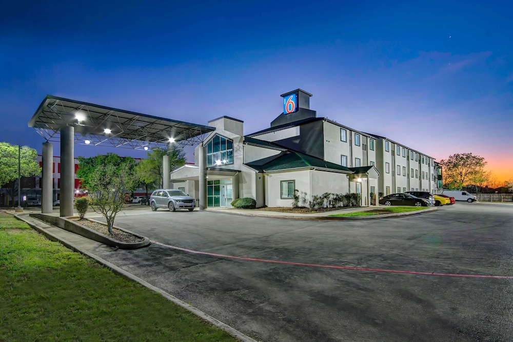 Motel 6 San Antonio, TX - Sea World North