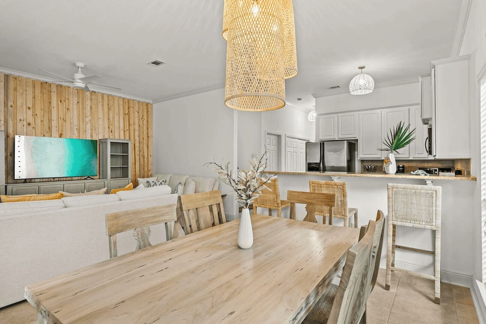 Honey Bee Bungalows by Avantstay Boat Friendly, Pool Access