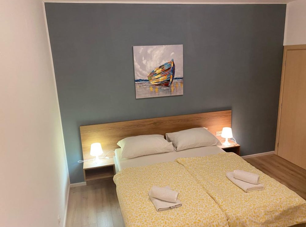Cozy Seaview Retreat A & M Apartments