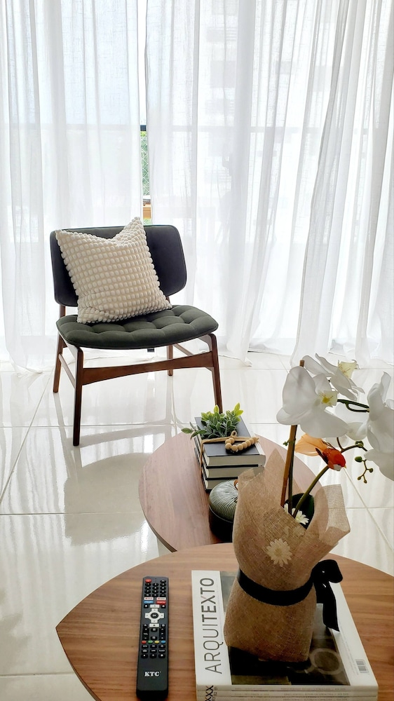 2 Bedrooms, 2 Bathrooms, AC, Wifi, Pool, Gym, No Blackouts, Santiago