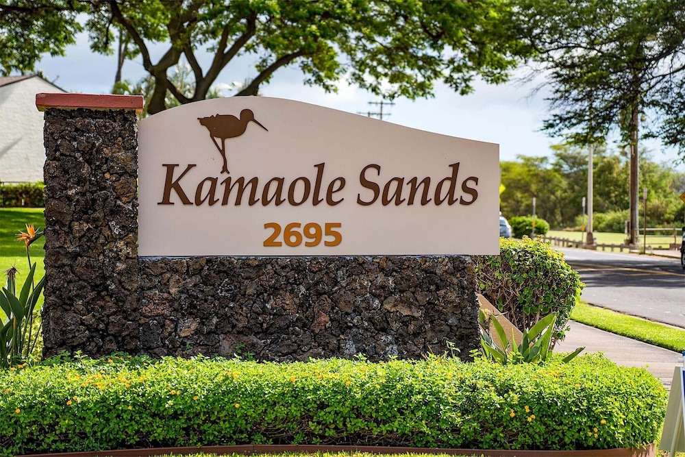 Kamaole Sands 7-109 - Romantic Getaway, Beautiful Renovation, Large Lanai, & AC!