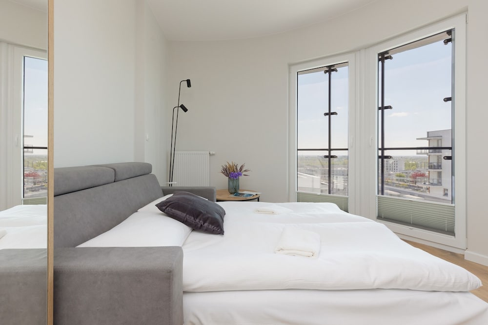 Pet-friendly Kasprzaka Studio by Renters view 2