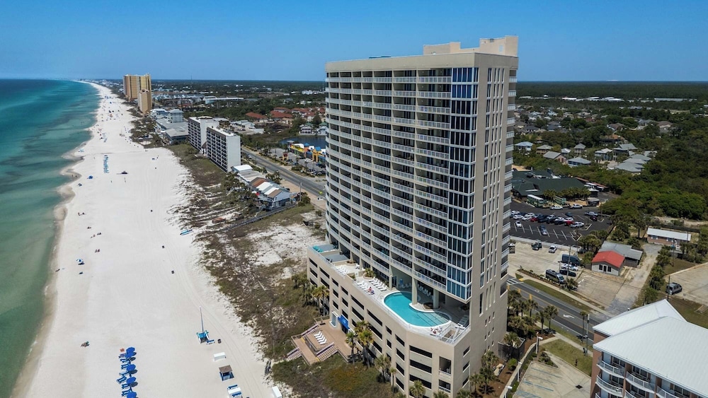 2BR Gulf Front Condo w/ Pool, Gym, Hot Tub + Free Attraction Tickets!