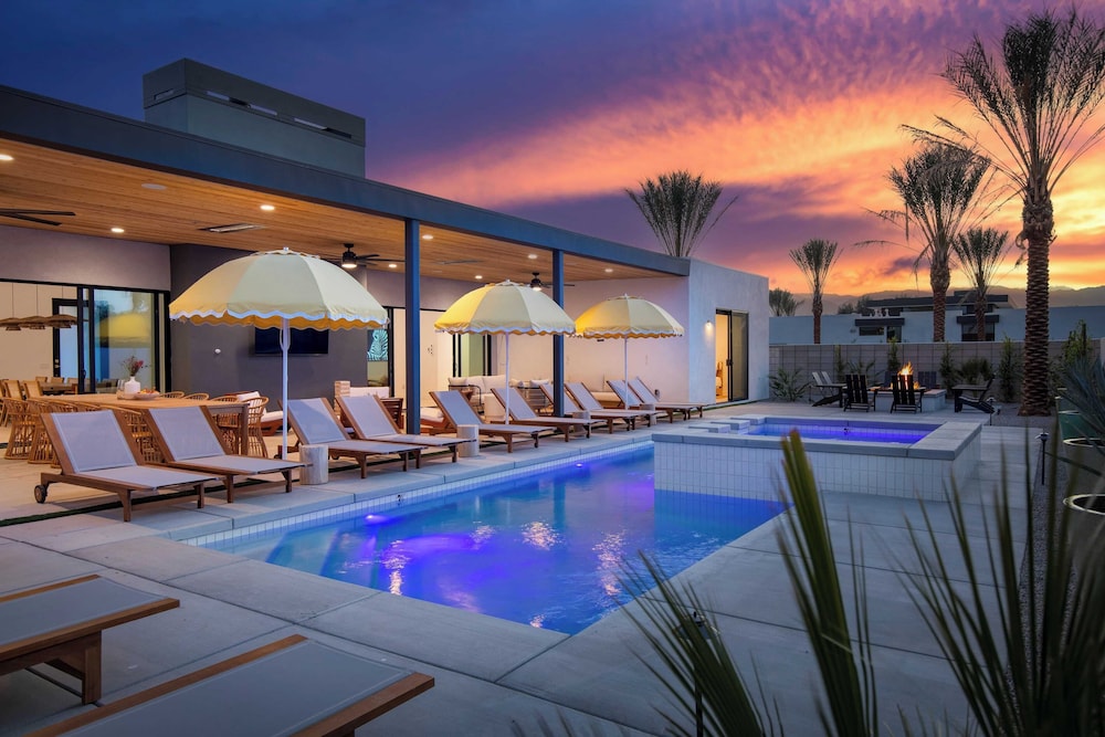 Sleeps 32 2 Villas, Pool, Putting Green+bocce Polo Villas Amara by Avantstay