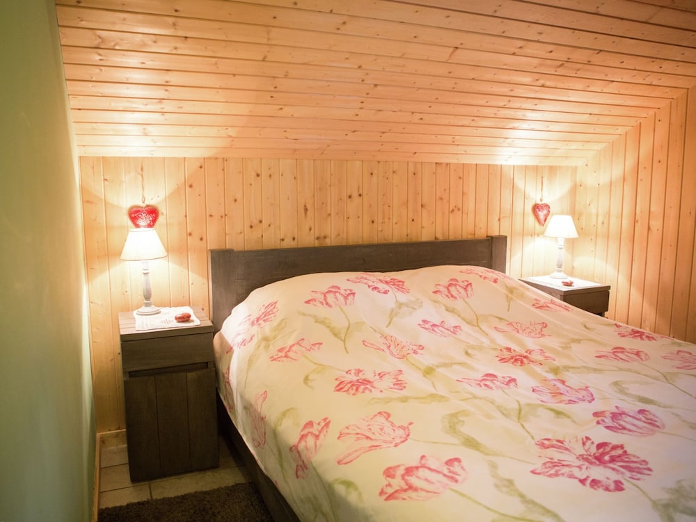 Luxurious Chalet in Oud-turnhout With Large Garden view 2