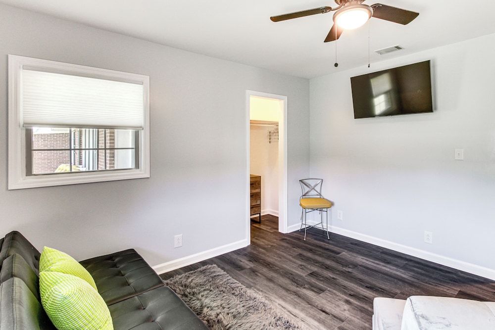 Group-friendly Home w/ Game Room in Albany!