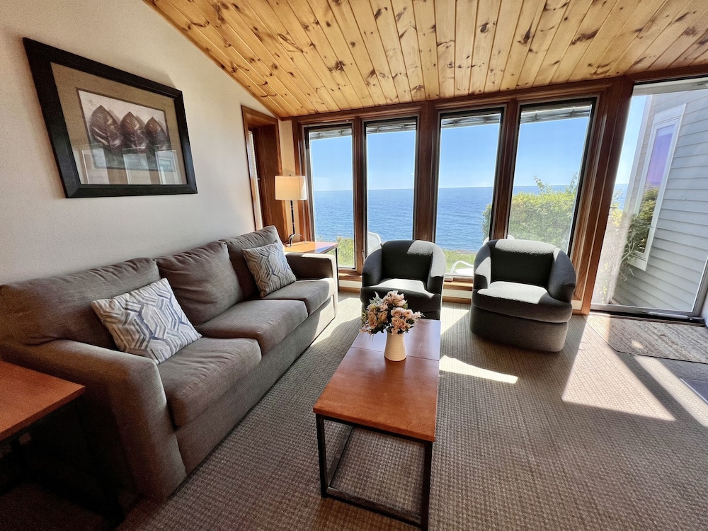 Bluefin Bay on Lake Superior view 4