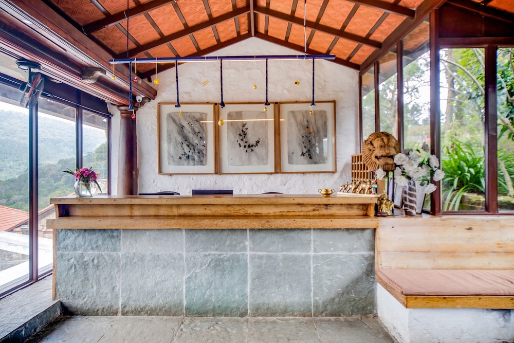 Lobby & Reception