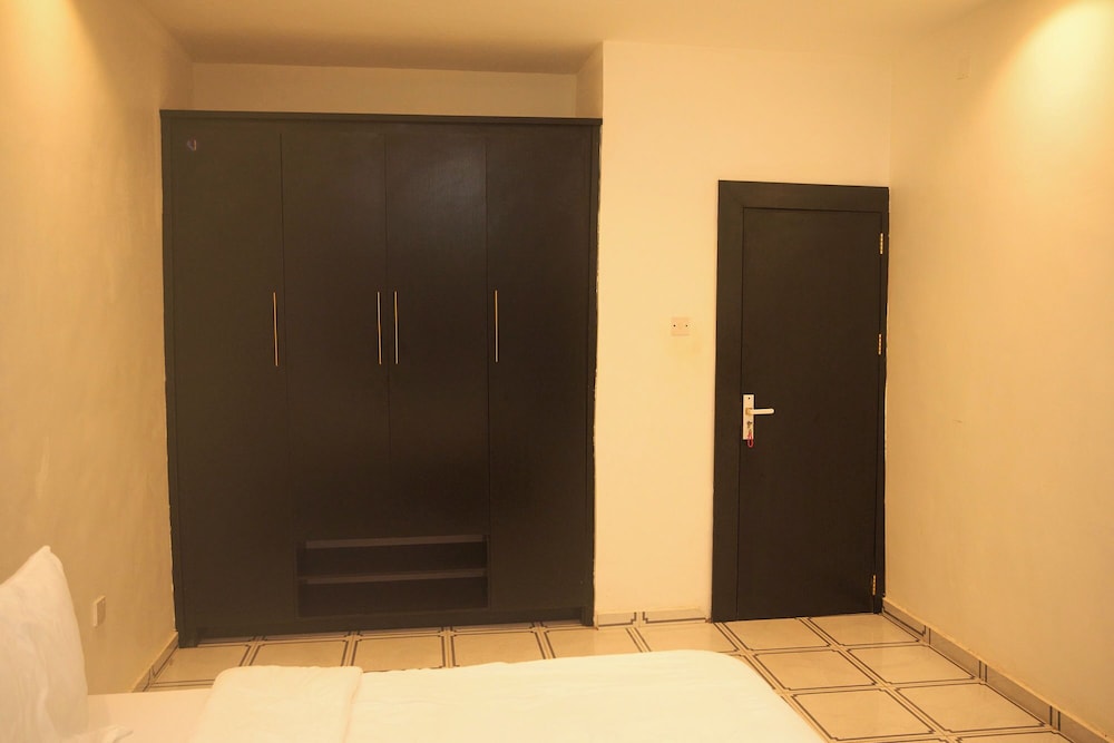 CREMYARK HOME APARTMENTS
