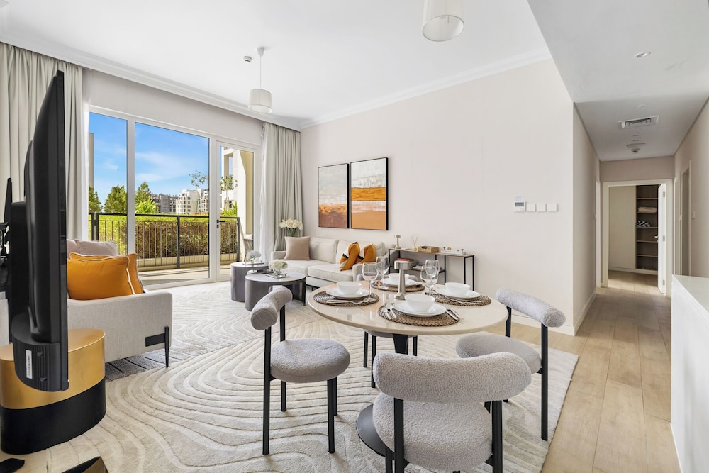 Stylish 2BR with Beach Access