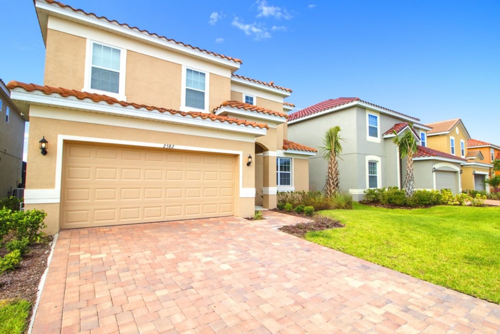 Golden Palms Vacation Resort 2582 - Image 1