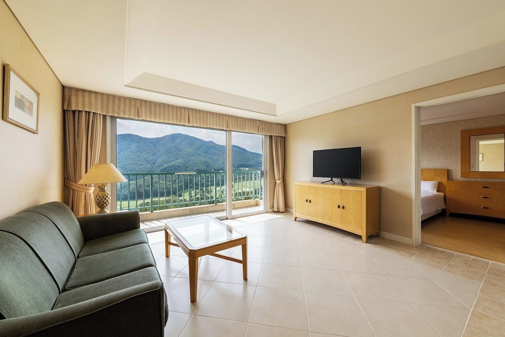 Oak Valley Resort 18