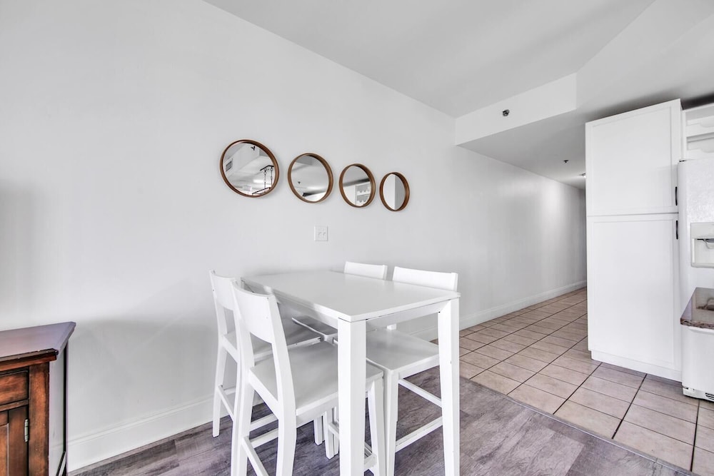 Laketown Wharf 1116