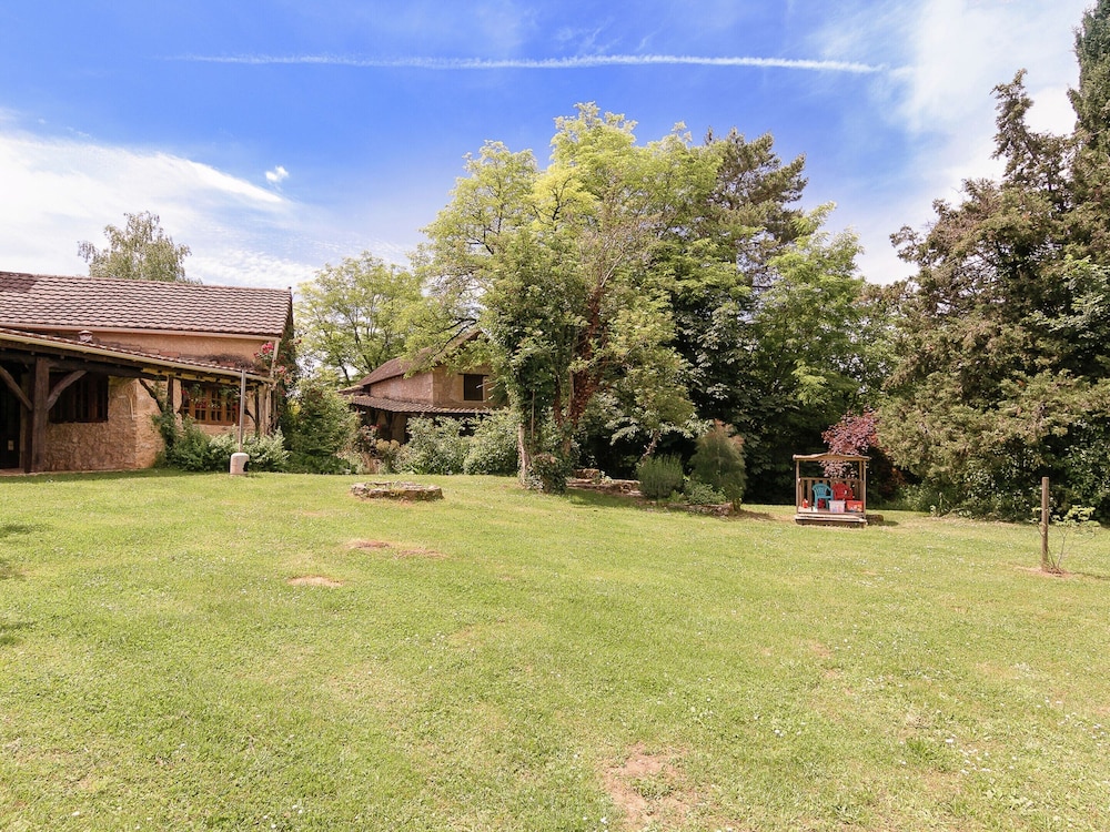 Estate in Dordogne Near Sites