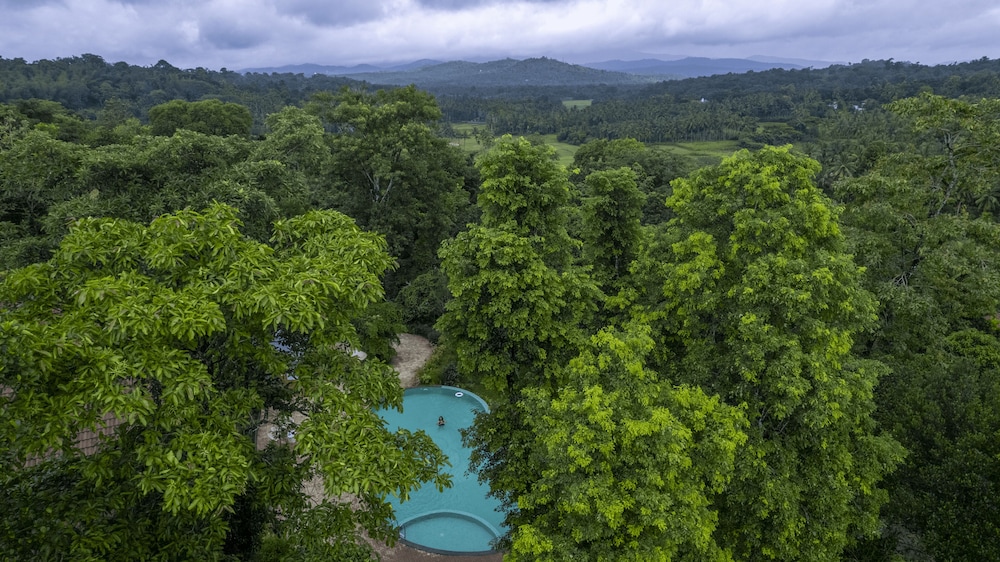Crystal Kuruva Nature Resort & Spa