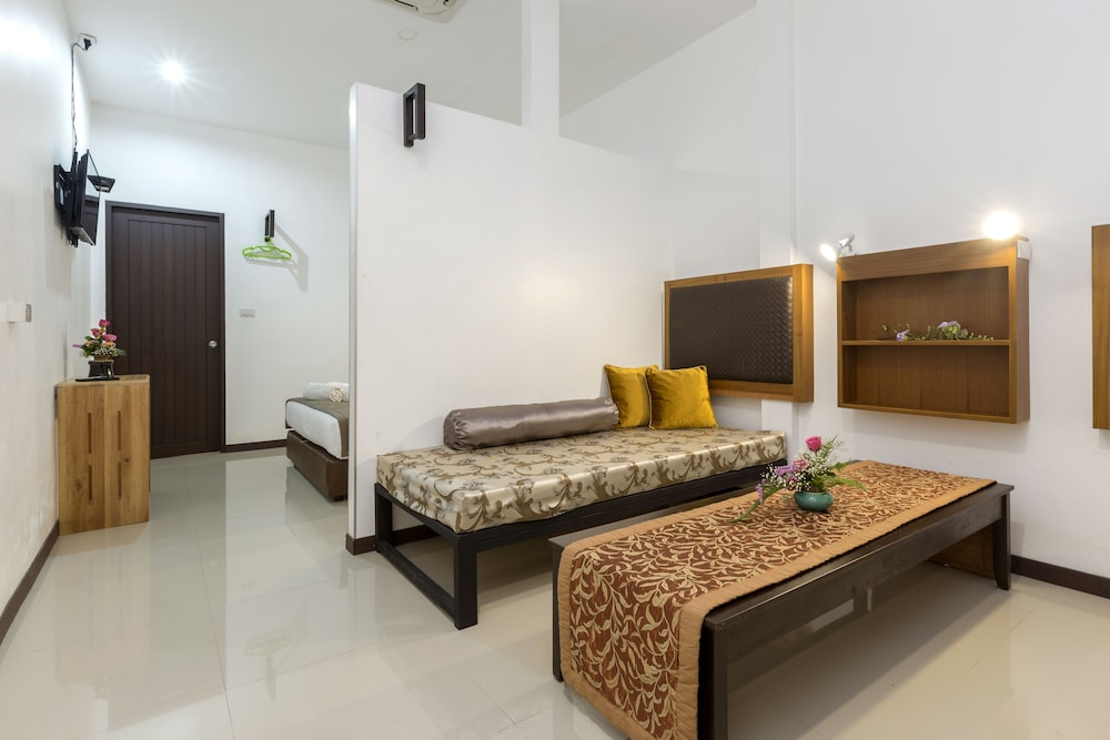 The Lantern Hostel and SPA