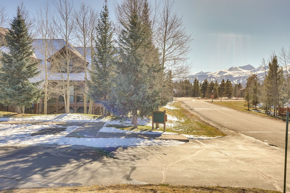 Condo w/ King Bed: 3 Mi to Breckenridge Gondola! view 5