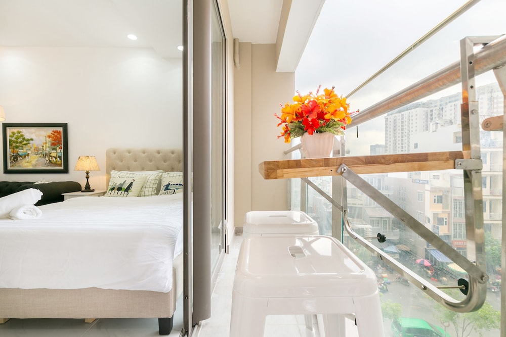 Jennifer House - Millenium Apartment