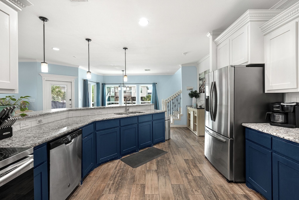 Sunrise Paradise - Pet Friendly! Community Pool!