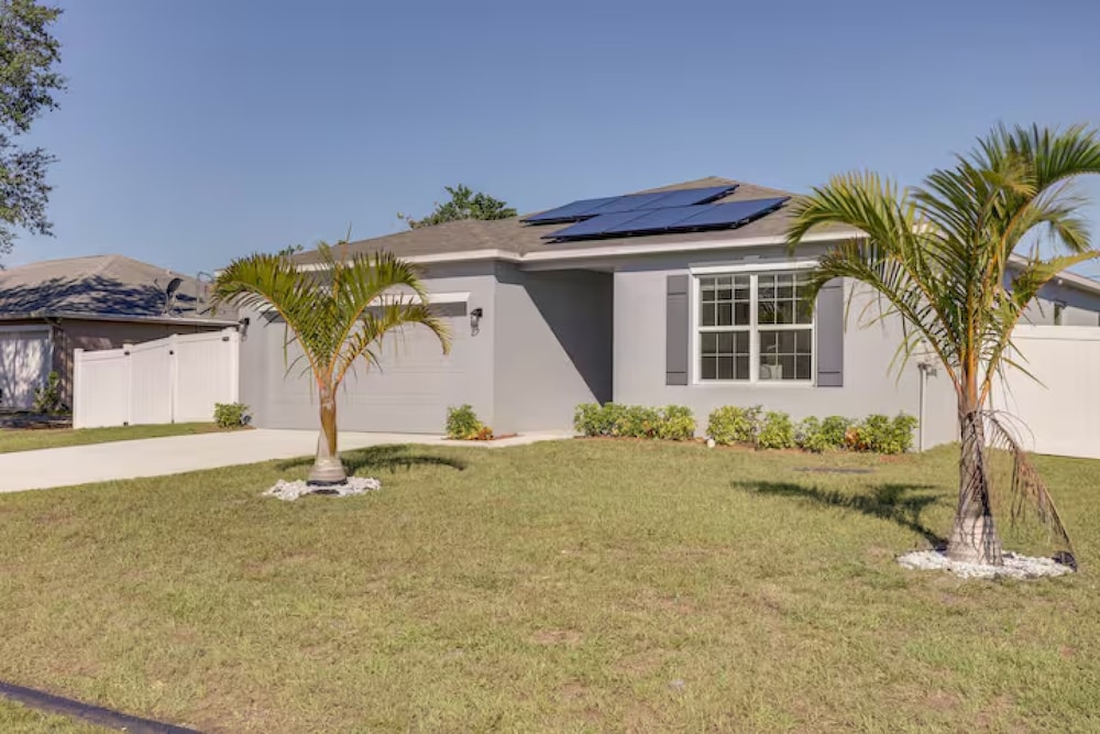 Palm Breeze Lux Stay - Port St. Lucie