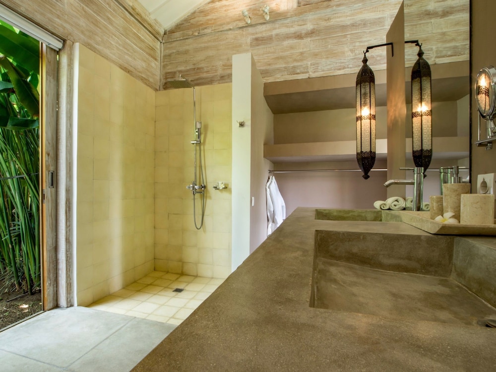 Mannao Estate by Villa Finder