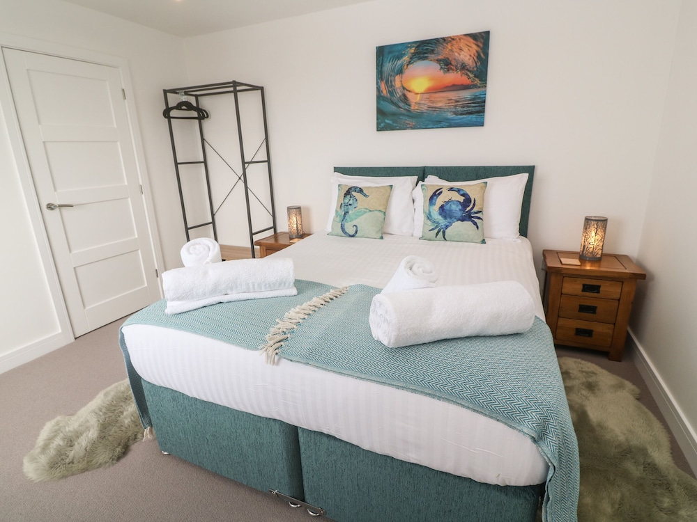3 Praa Cove