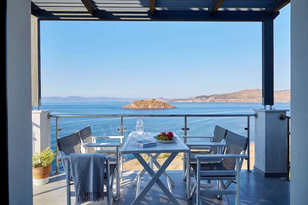 Eleia Seafront Rooms & Villas