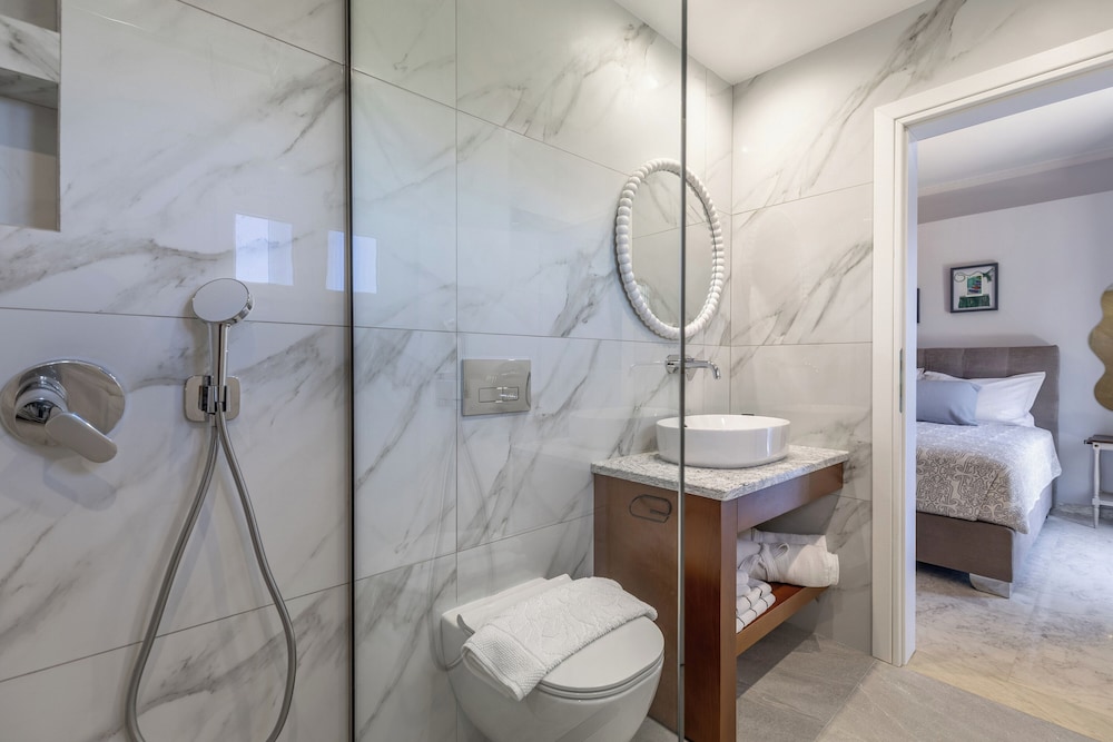 Oasis Luxury Residences