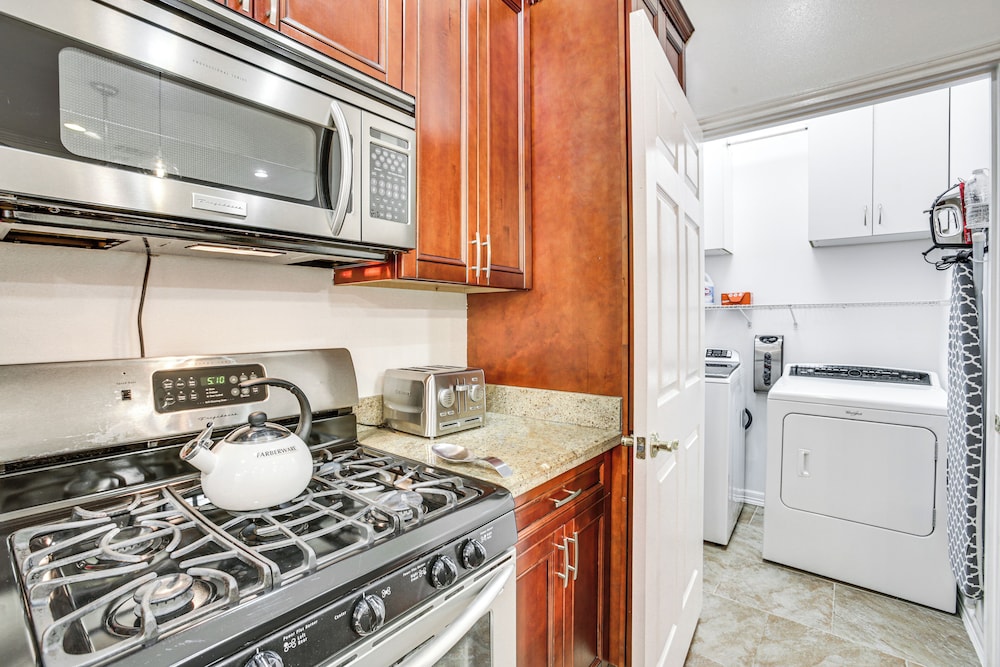 5 Mi to Bourbon Street: Nola Home w/ Fenced Yard!