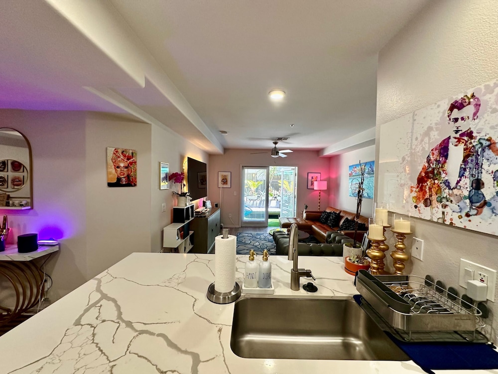 Allura Little Italy - 2 BR in Downtown s Top Spot