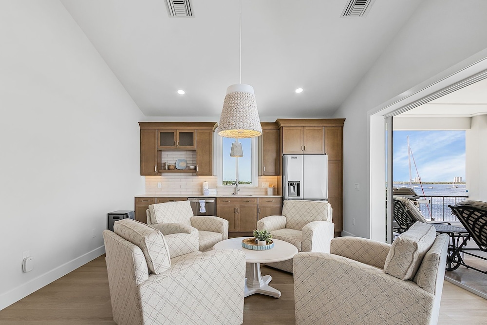 319 Bay & Beach Blessings: Pool Home W/ Water Views! 4 Bedroom Home