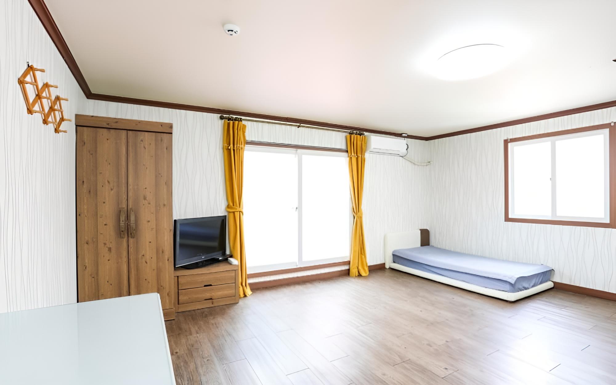 Yangpyeong Mountain Yard Pension view 3