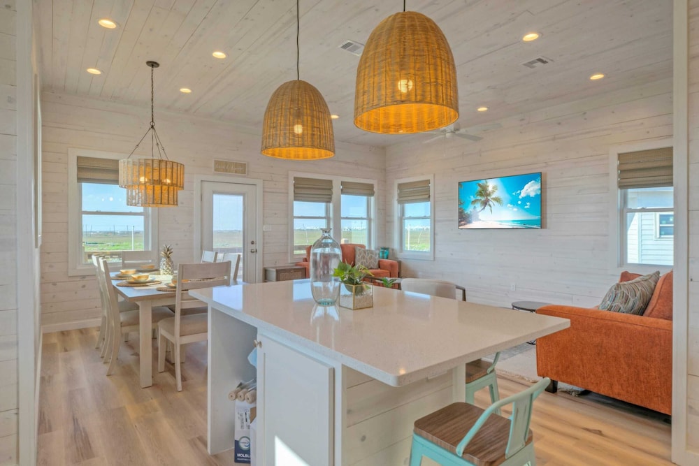Sleeps 20 2 Homes w/ Beach Boardwalk Access, Water Canal Views, & Priv Pools