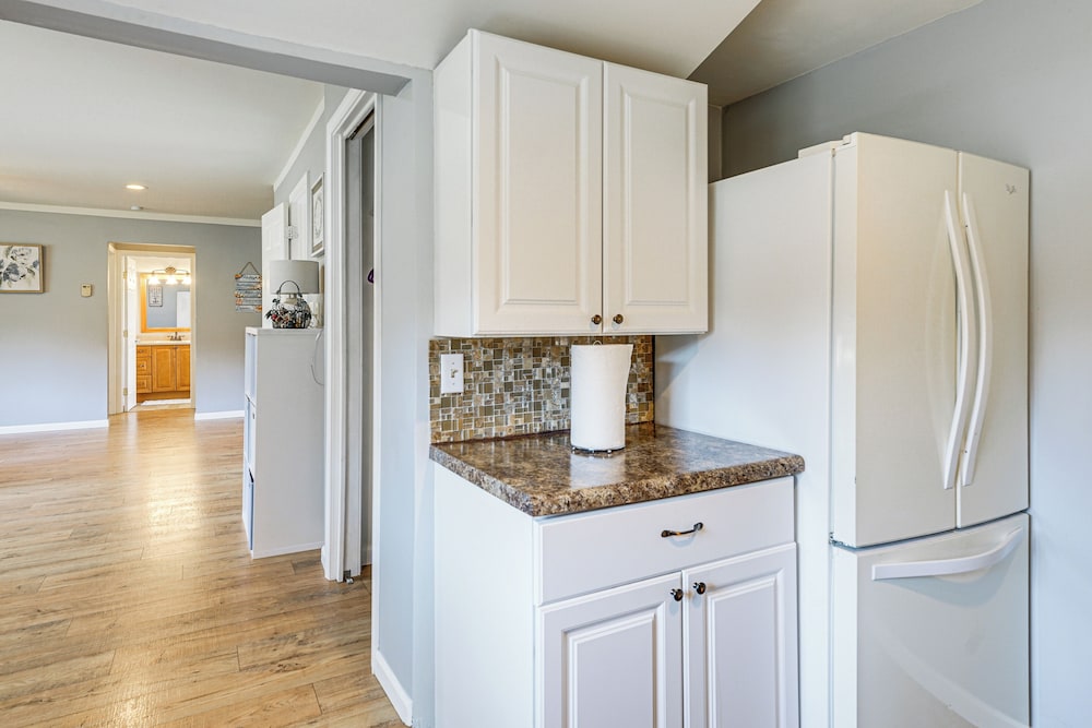 1 Block to Lake Huron: Pet-friendly Apt w/ Kayaks