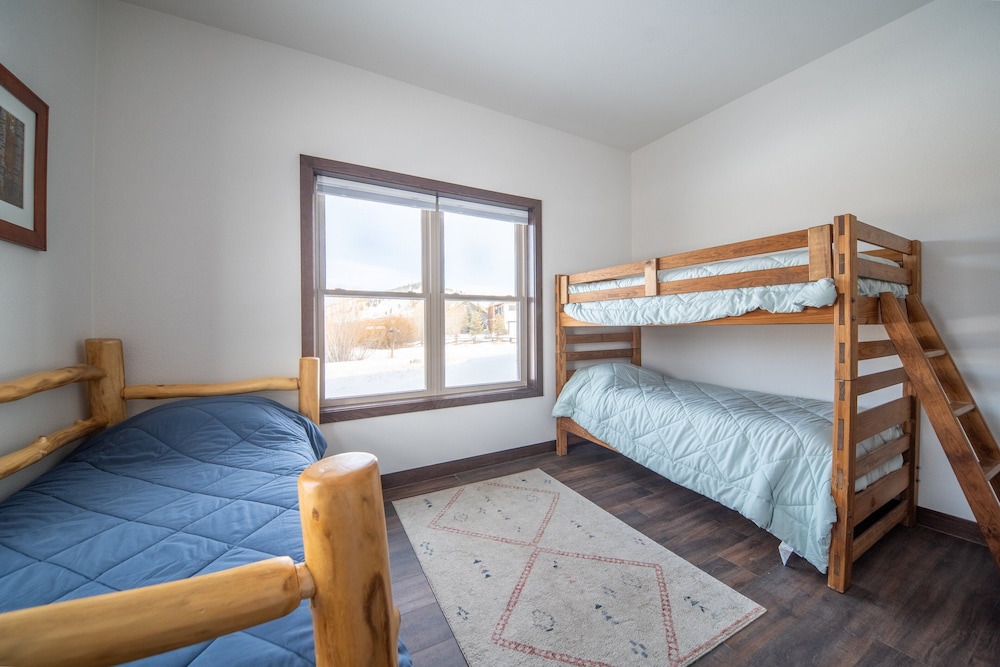 Mountain Bliss Retreat 4 Bedroom Home